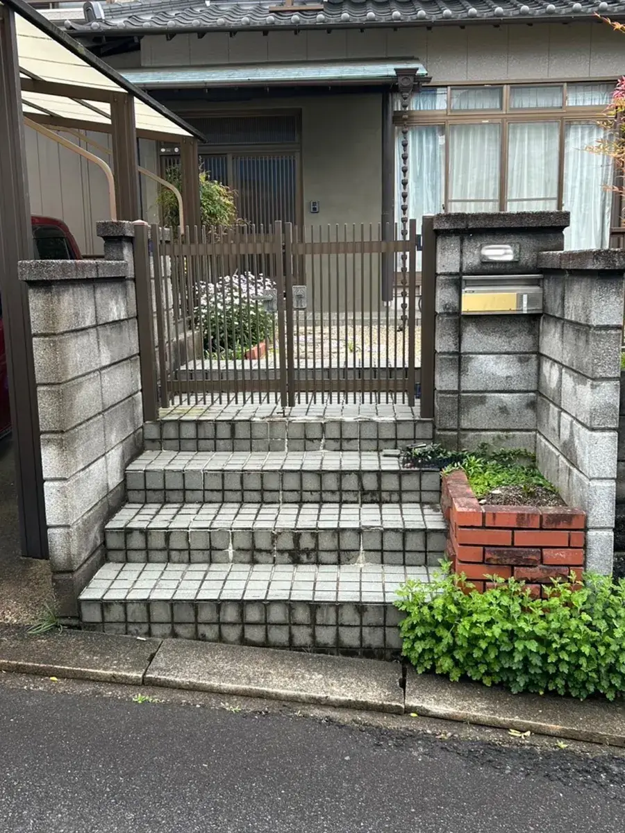 玄関アプローチ＆門扉リフォーム前