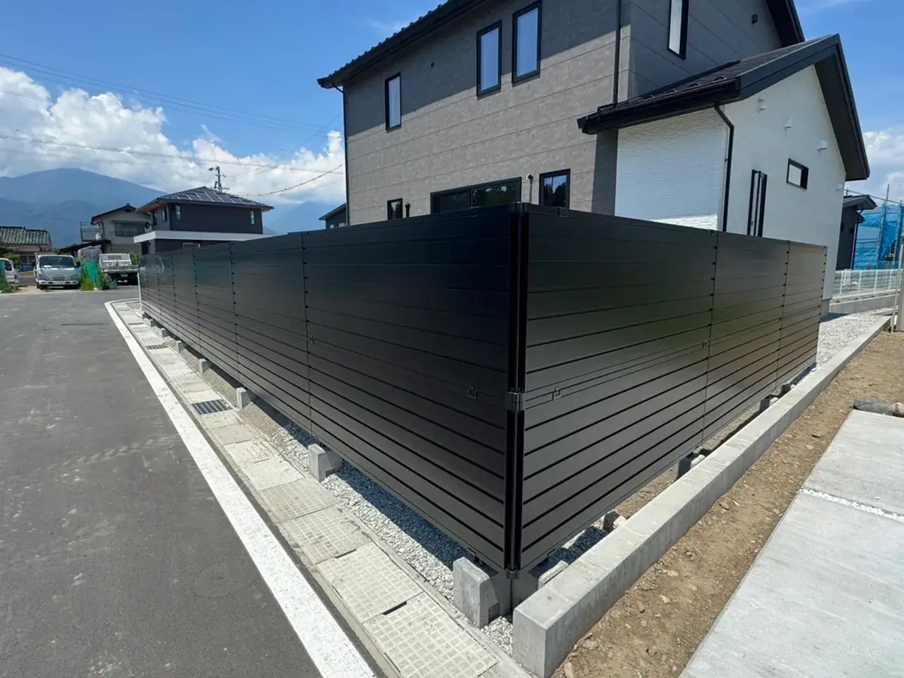 ガーテリア新築目隠しフェンス工事施工例