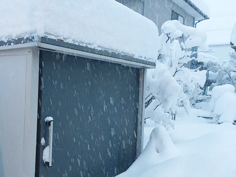 寒冷地の物置積雪例