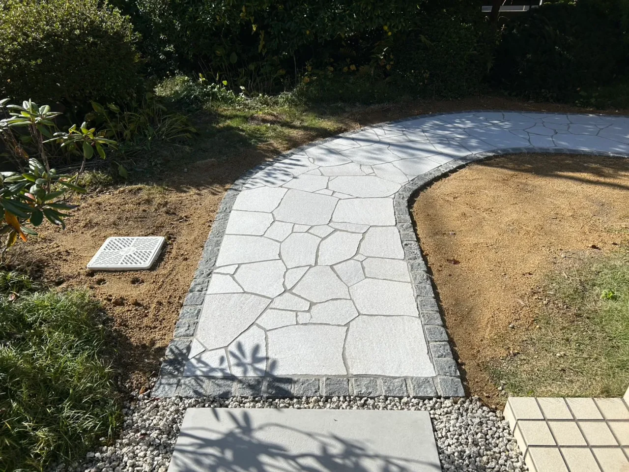 乱石アプローチ工事施工例