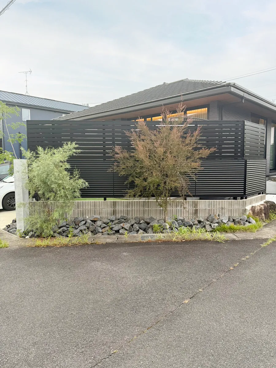 庭まわり目隠しフェンス施工例