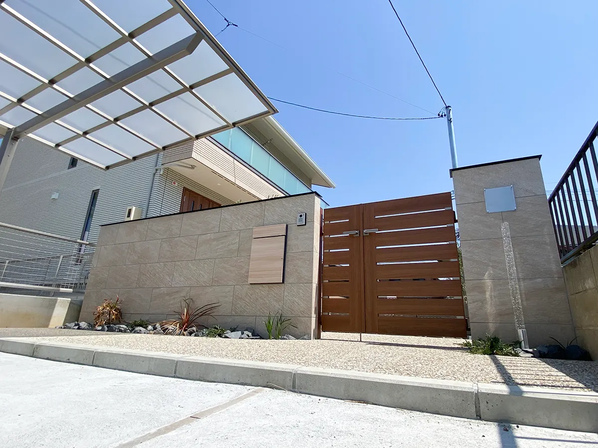ガーテリア新築外構親子門扉施工例