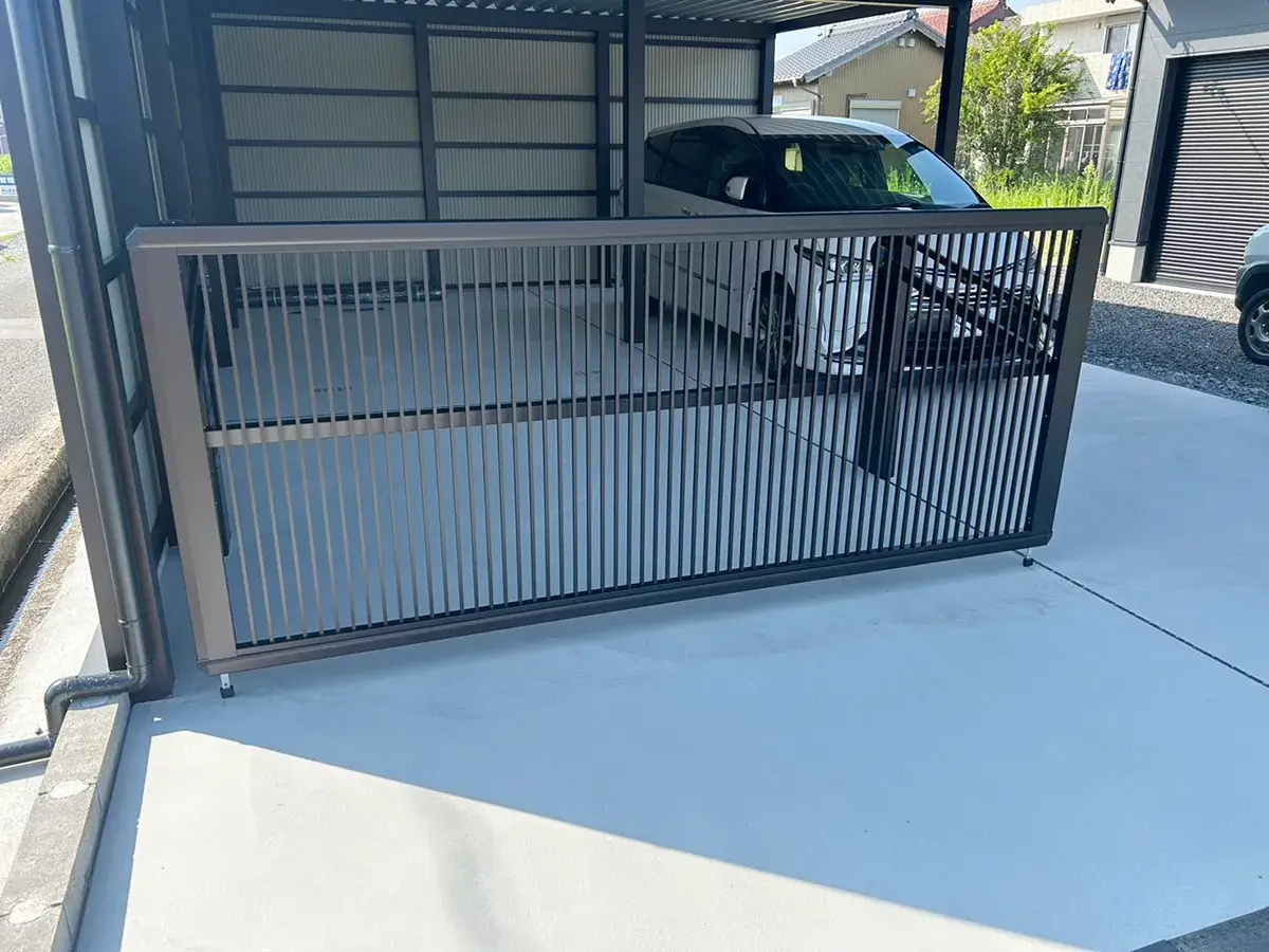 ガーテリア跳ね上げ門扉施工例