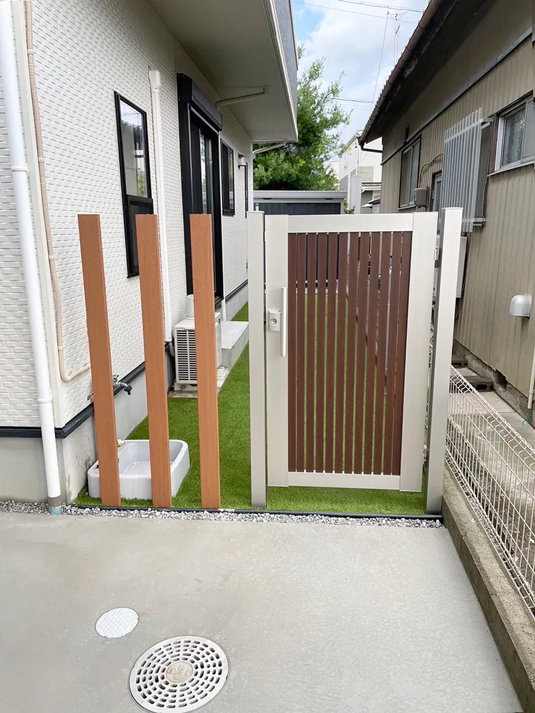 ガーテリア犬走り門扉施工例