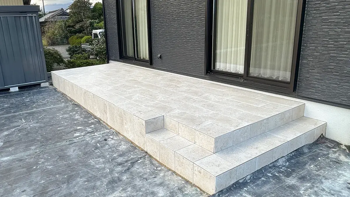 新築外構タイルデッキ施工例