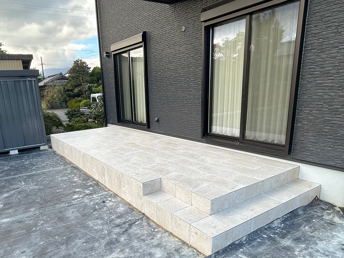 新築外構タイルデッキ&物置設置施工例