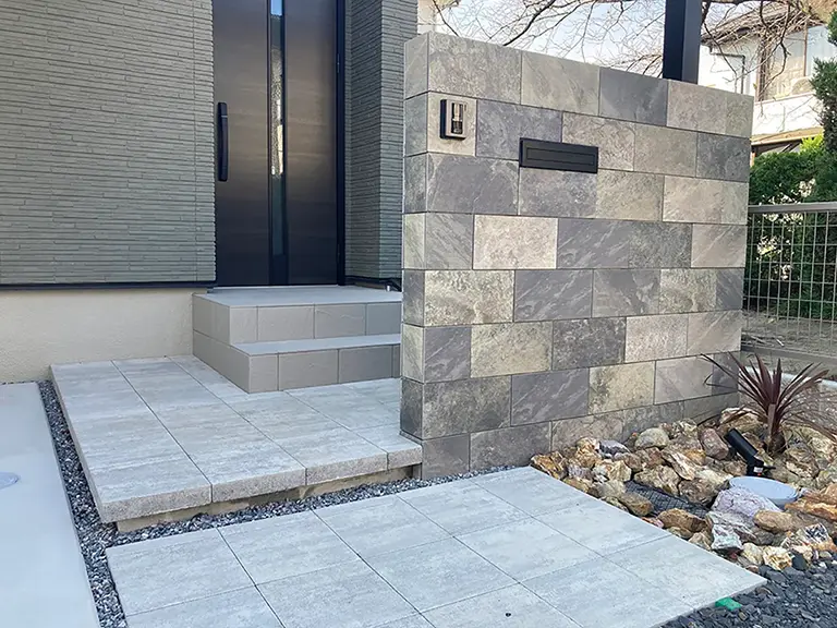 ガーテリアタイル張り造作門袖施工例