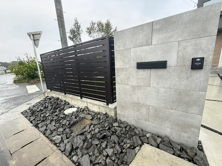 ガーテリアタイル張り造作門柱施工例