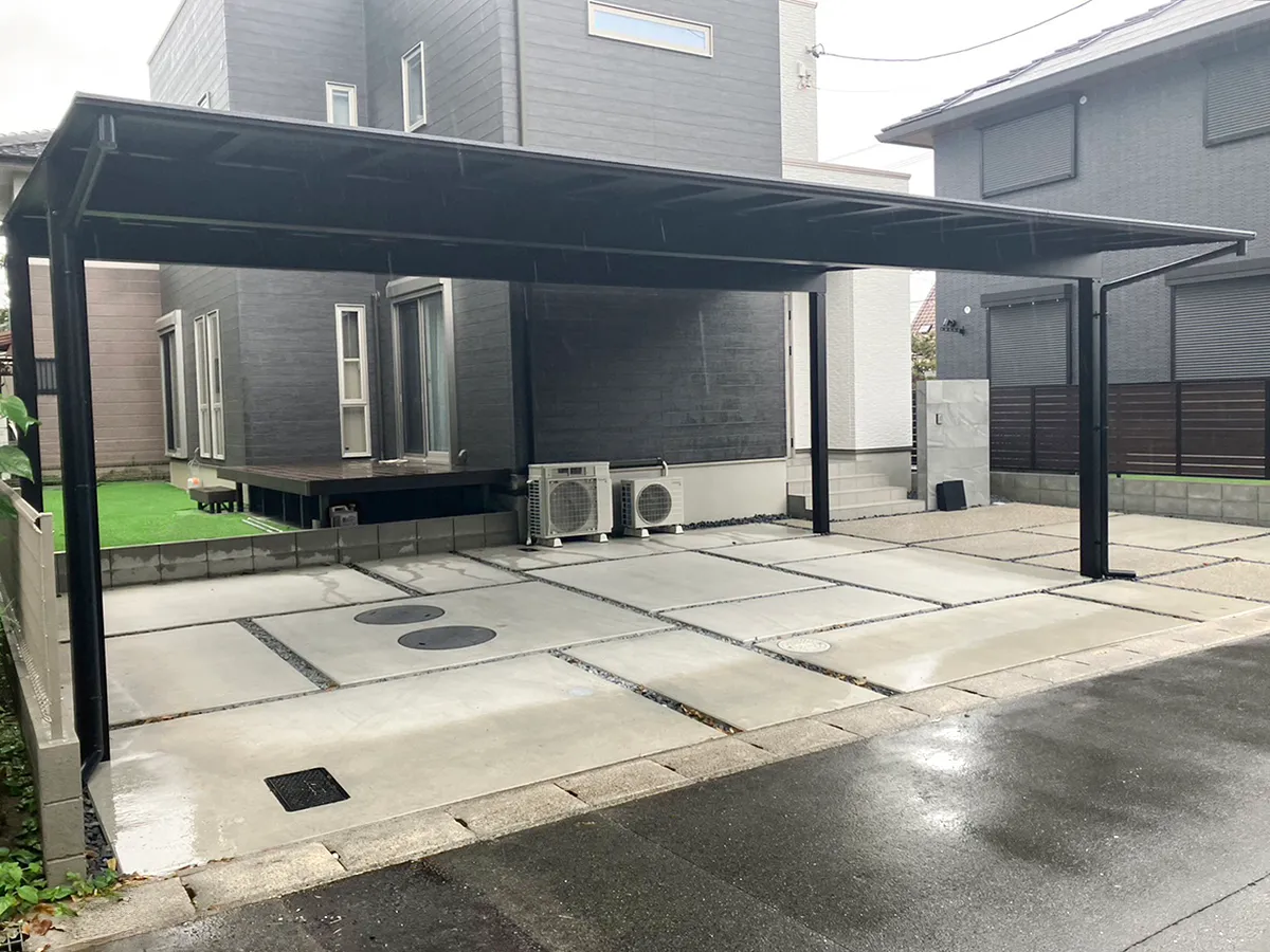 ガーテリアブラックポリカカーポート：YKK AP／エフルージュ施工例