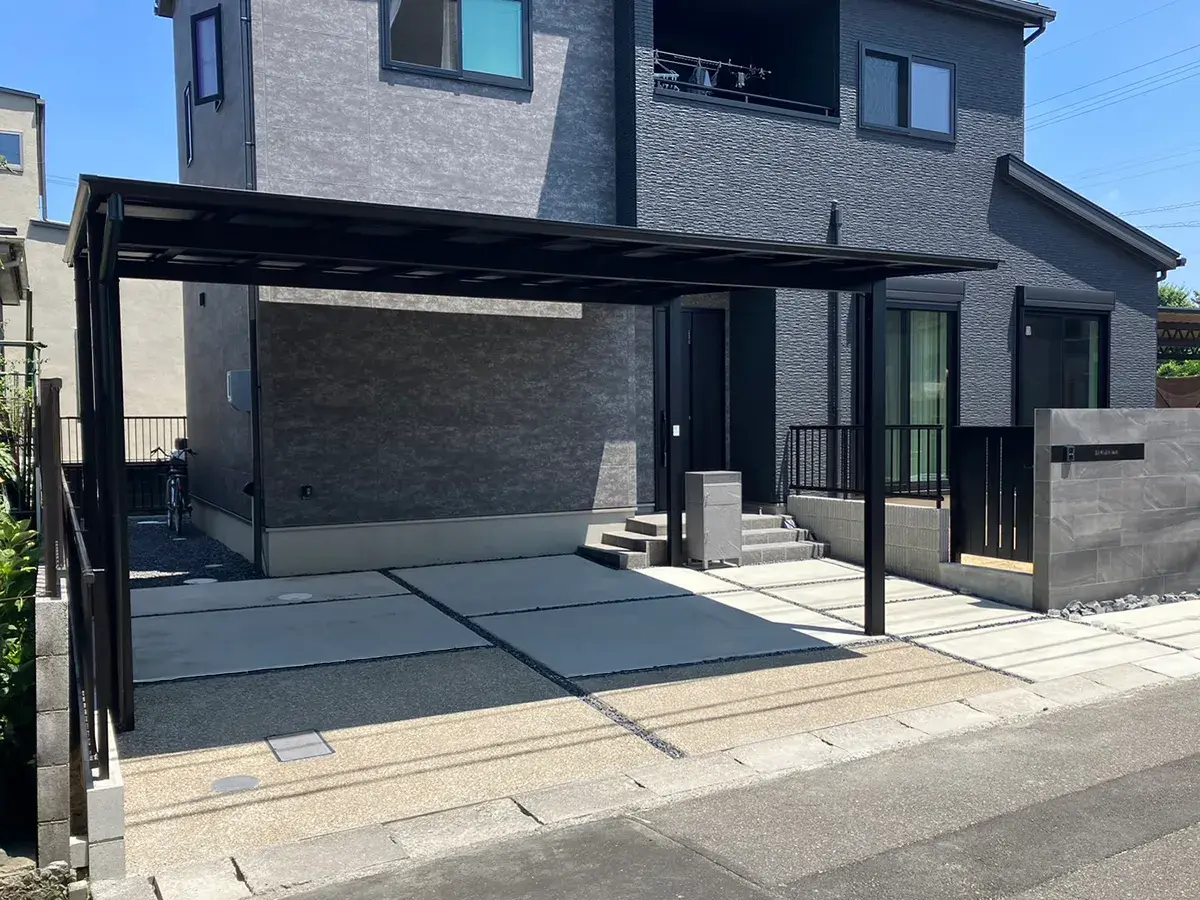 ガーテリアブラックポリカカーポート：LIXIL／ネスカF施工例