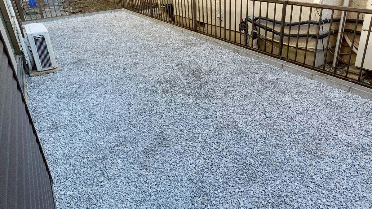 ガーテリア雑草対策砂利敷き工事施工例