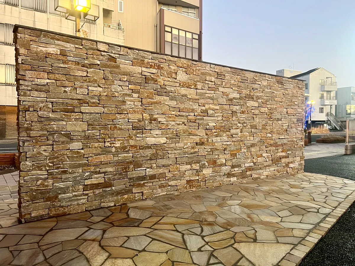 ガーテリア駐車場外構リフォーム石張り塀工事施工例