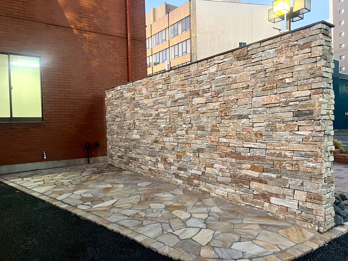 ガーテリア駐車場外構リフォーム天然石張り舗装工事施工例