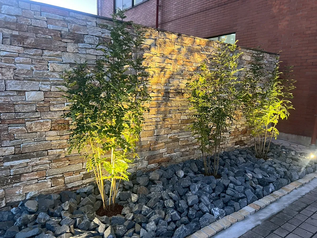 ガーテリア駐車場外構リフォーム植栽＆割栗石設置施工例