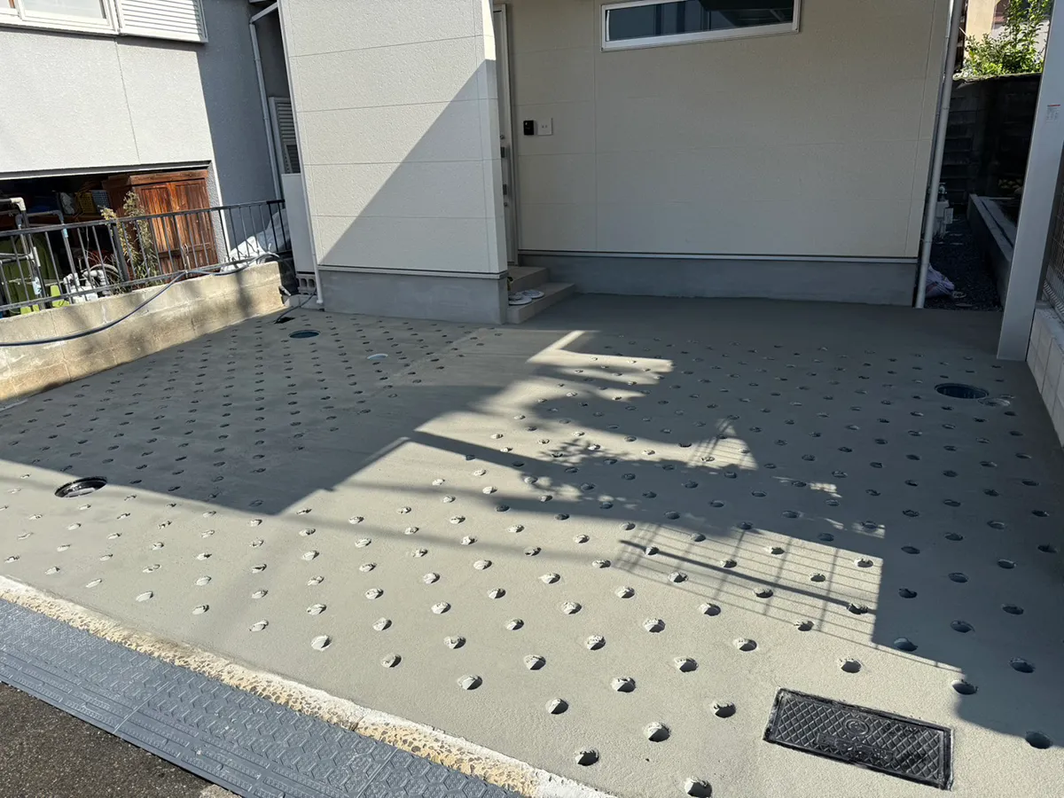 ガーテリア駐車場コンクリート工事ドットコン舗装施工例
