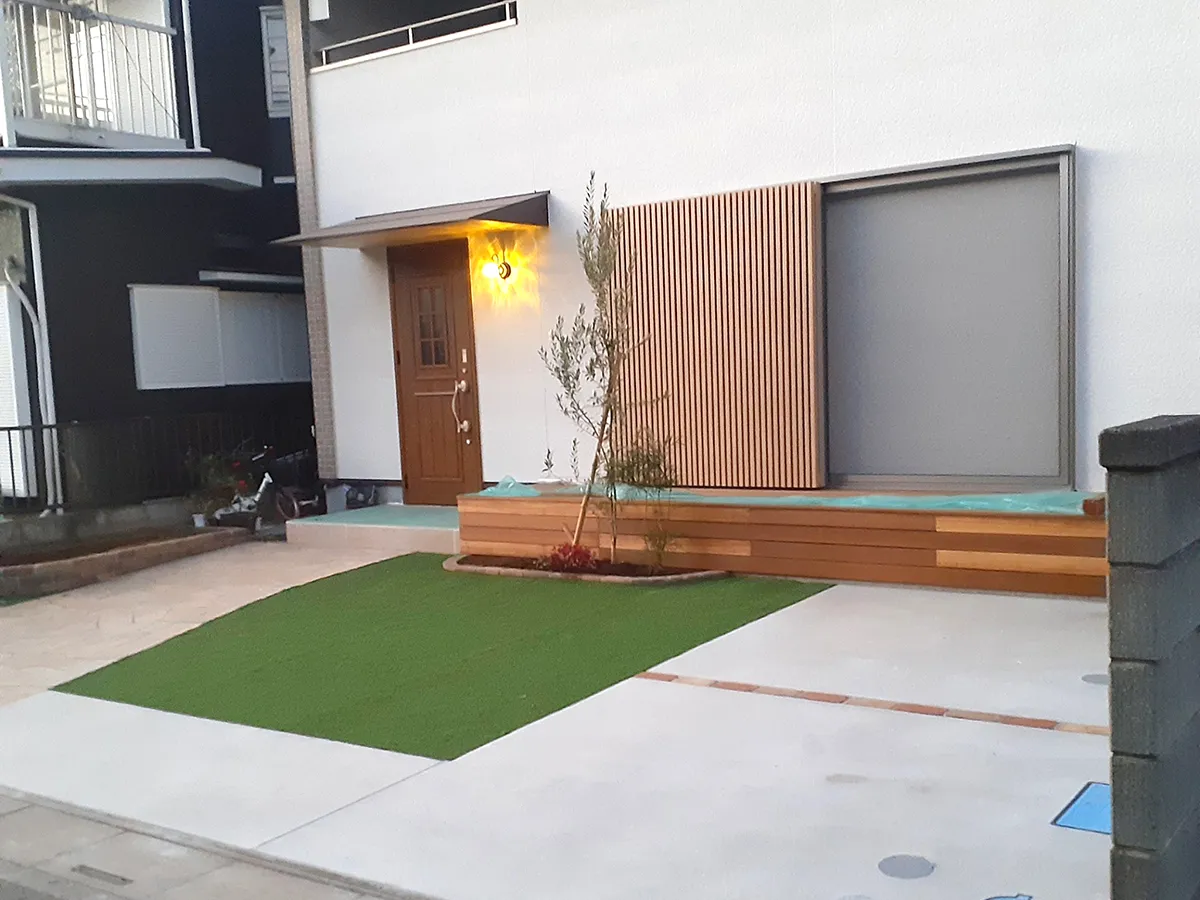 ガーテリア新築外構人工芝施工例