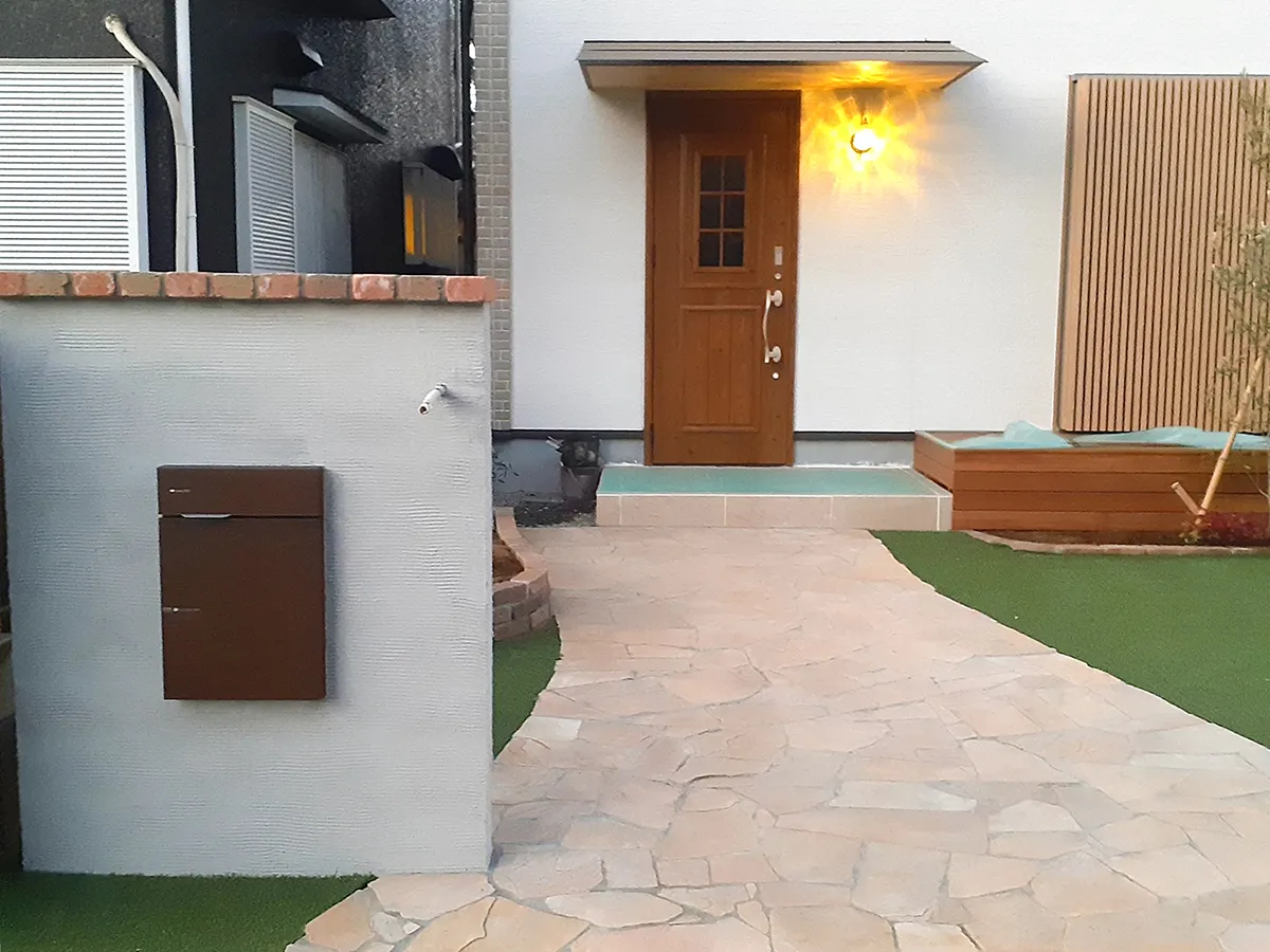 ガーテリア新築外構門柱&玄関アプローチ施工例